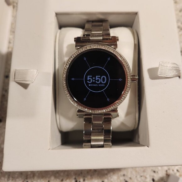 Michael kors MKT5020 Sofie Smart Watch - Picture 4 of 5